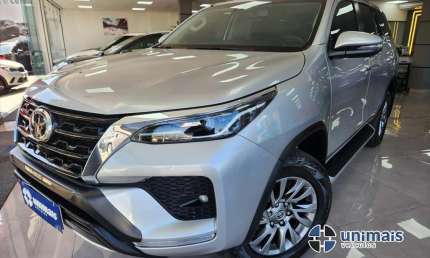 Toyota hilux sw4 2.8 d-4d turbo diesel srx 7l 4x4 automático