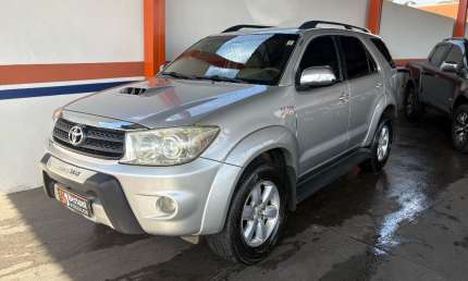 Hilux sw4 3.0 16v 4p srv 4x4 7 lugares turbo diesel automático ano 2011