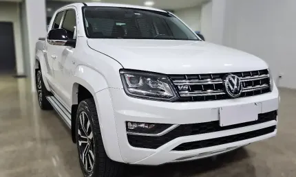 Amarok highline v6 3.0 4x4 - pneus novos - periciada - impecável