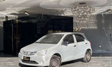 Toyota etios hb x 2013