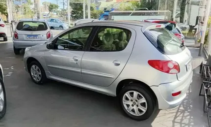 Peugeot 207 hatch 1.4 4p xr flex