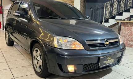 Corsa hatch em excelente estado novo