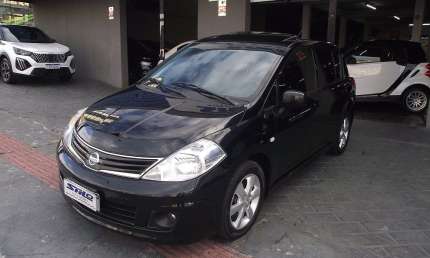 Nissan tiida hatch sl 1.8 flex + teto solar 2012/2013 preto