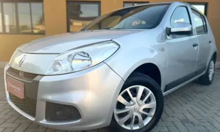 Sandero 1.6 completo eme excelente estado de conservação e baixa kilometragem