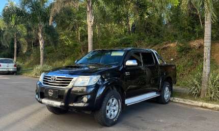 Hilux srv d4x4 3.0 automática 2013