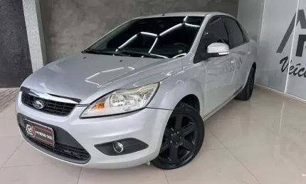 Ford focus sedan 2.0 2012