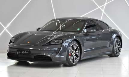 Porsche taycan 4s (elétrico)