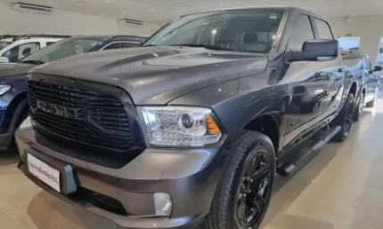 Ram classic 5.7 laramie night edition 4x4 4p