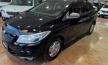 Chevrolet onix 10mt joye - preta - 2017/2018