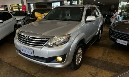 Toyota hilux sw4 2.7 sr 4x2 16v flex 4p automático - prata - 2012/2013