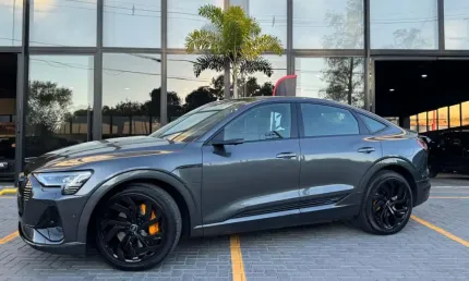 Audi e-tron sportb. perf.black aut.(elétrico)