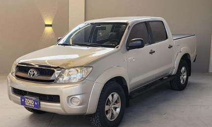 Toyota hilux cd4x2 sr 2010