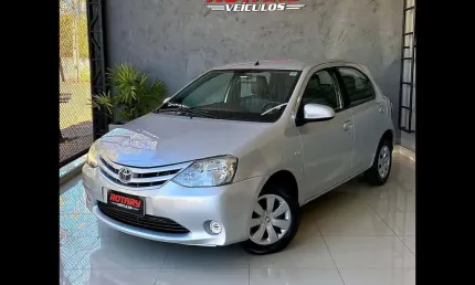 Toyota etios hb xs 15 2015