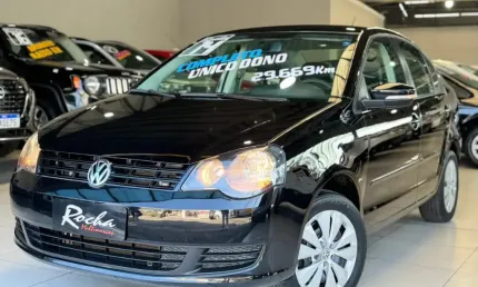 Vw polo sedan 1.6 manual completo único dono com baixíssima quilometragem 