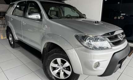 Toyota hilux sw4 3.0 srv 4x4 automática 2006 prata!!
