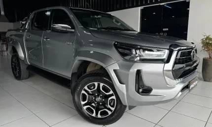 Toyota hilux 2.8 srx plus cd 4x4 prata 2024 com apenas 7.000 km!!
