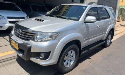 Toyota hilux sw4 3.0 srv 4x4 7 lugares 16v turbo intercooler diesel 4p automático