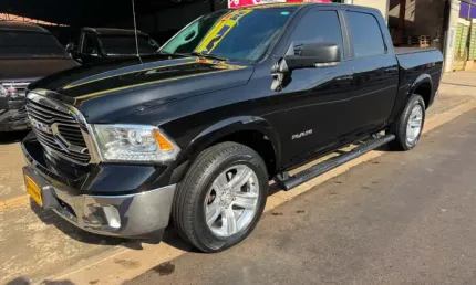 Ram classic 5.7 v8 gasolina laramie cd 4x4 automático
