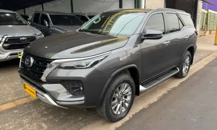 Toyota hilux sw4 2.8 d-4d turbo diesel srx 7l 4x4 automático