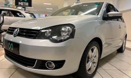 Volkswagen polo sedan 1.6 mi total flex 8v 4p  - prata - 2012/2013