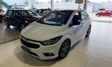 Chevrolet onix hatch effect 1.4 8v f.power 5p mec.  - branca - 2018/2018