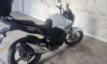 Yamaha fazer 250 blueflex 2015
moto muito conservada