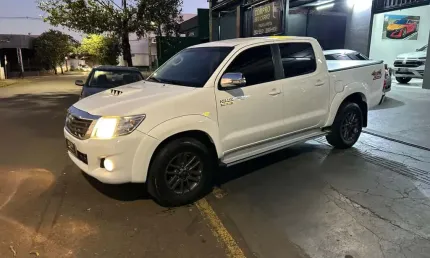 Toyota hilux cd4x4 srv 2014