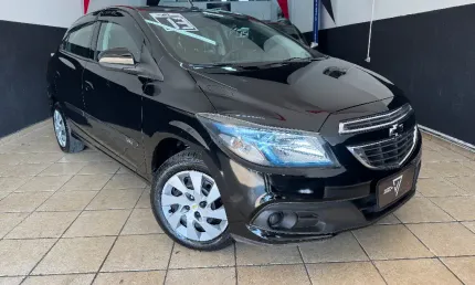 Chevrolet onix 1.4 lt mylink 