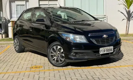 Onix lt 1.4 muito novo