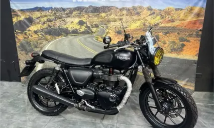 Triumph street twin 900 preta 2018