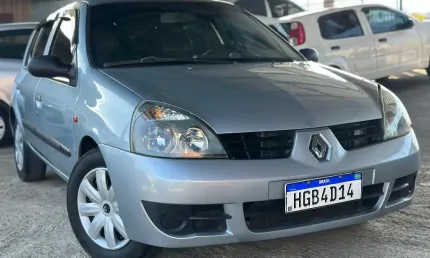Clio 4 portas em ótimo estado. 
