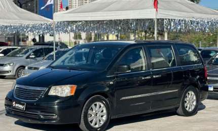 Chrysler t country trg 2014