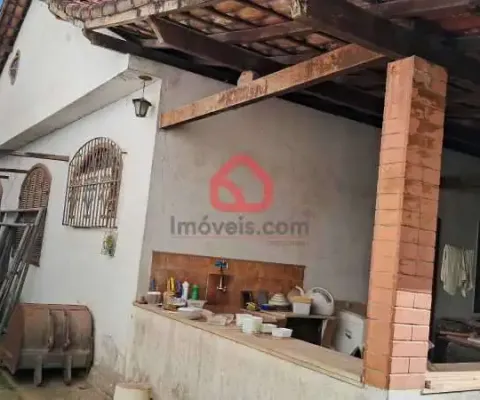 Casa com 2 quartos para alugar na Rua Samuel das Neves, 397, Pechincha, Rio de Janeiro