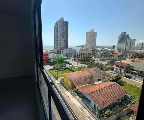 Apartamento com 03 dormitórios,  02 suítes,  2 vagas e com 90m² em centro por r$ 900.000.  imóvel residencial em balneário piçarras/sc.