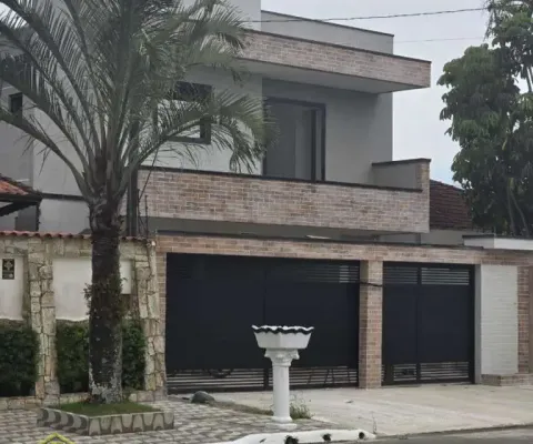 Casa de condomínio , 1 dorm com quintal , ótima localização apenas r$190 mil.