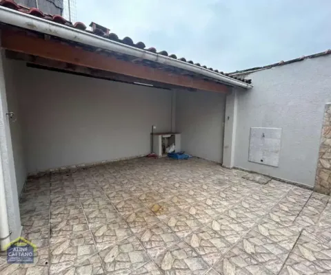 Olha o precinho dessa casa , 1 dorm, quintal espaçoso, churrasqueira apenas 285mil.
