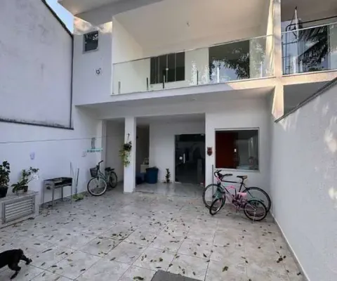 Casa com 3 quartos à venda na Rua Quatrocentos e Vinte e Um (Lot Cafubá), Piratininga, Niterói