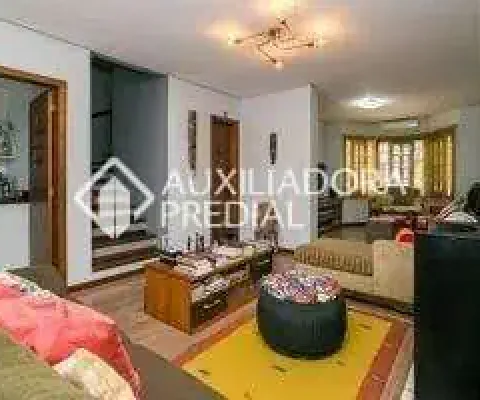 Casa com 3 quartos à venda na Rua Criciúma, 345, Guarujá, Porto Alegre