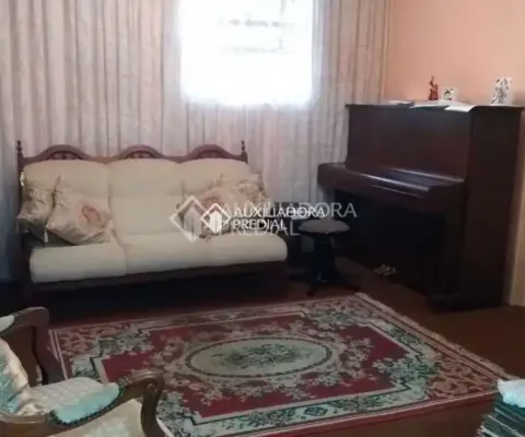 Casa com 3 quartos à venda na Rua Afonso Pena, 59, Azenha, Porto Alegre