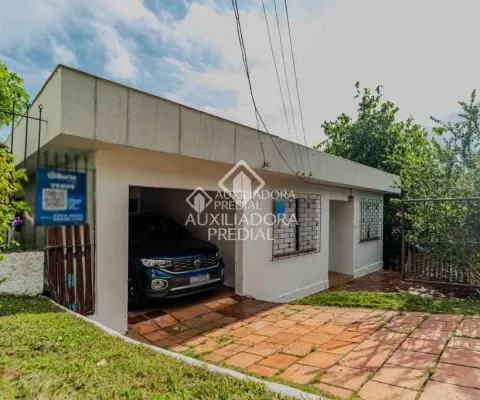 Casa com 3 quartos à venda na Rua Diamantina de Bittencourt Oliveira, 10, Nonoai, Porto Alegre