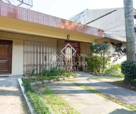 Casa com 7 quartos à venda na Rua Estácio de Sá, 332, Chácara das Pedras, Porto Alegre