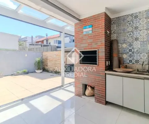 Casa com 3 quartos à venda na Rua Ivo Walter Kern, 320, Hípica, Porto Alegre