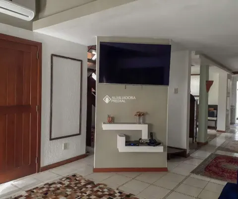 Casa com 3 quartos à venda na Rua Coronel Villagran Cabrita, 265, Partenon, Porto Alegre