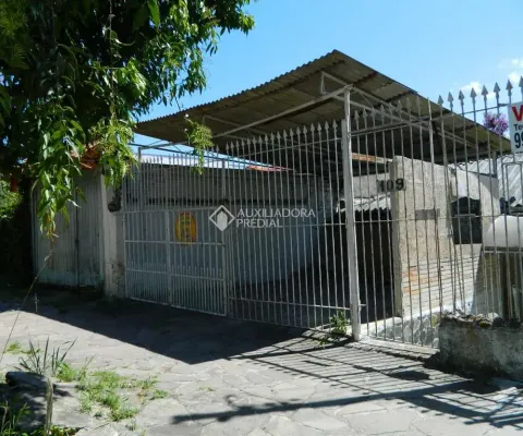 Casa com 2 quartos à venda na Natal, 109, Medianeira, Porto Alegre
