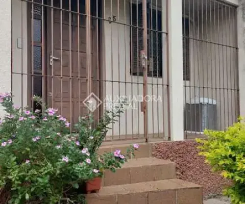 Casa com 3 quartos à venda na Zeferino Dutra, 65, Passo das Pedras, Porto Alegre