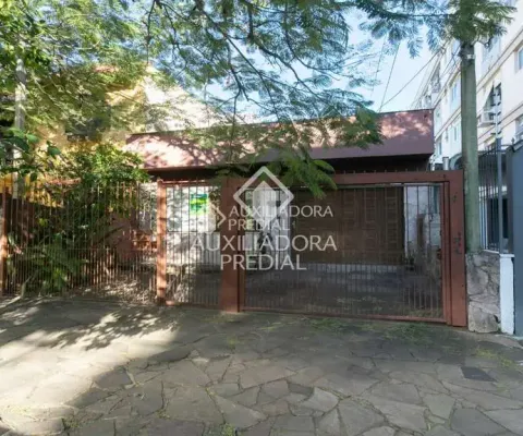 Casa com 3 quartos à venda na Avenida Bagé, 287, Petrópolis, Porto Alegre