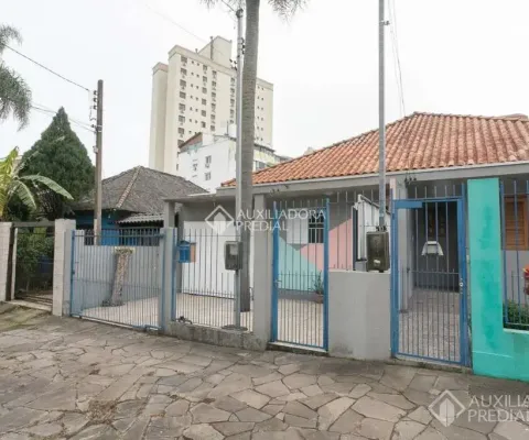 Casa com 1 quarto à venda na Rua Guilherme Klippel, 87, Passo da Areia, Porto Alegre