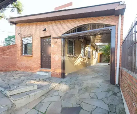 Casa com 3 quartos à venda na Travessa Alfredo Costa, 43, Medianeira, Porto Alegre