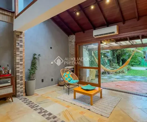 Casa em condomínio fechado com 3 quartos à venda na Rua Conde da Figueira, 553, Vila Jardim, Porto Alegre