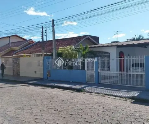 Casa com 3 quartos à venda na Rua Esaú Pereira da Silva, 88, Santa Mônica, Florianópolis